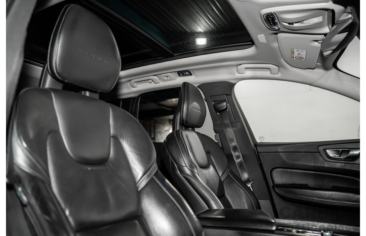 11/2017 Volvo XC60 T5 Inscription (AWD) 246 MY18 4d Wagon Ice White Turbo 2.0L