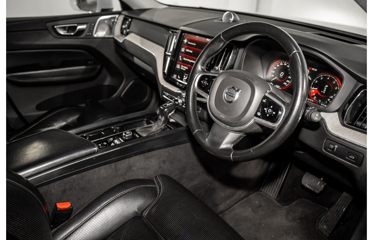 11/2017 Volvo XC60 T5 Inscription (AWD) 246 MY18 4d Wagon Ice White Turbo 2.0L