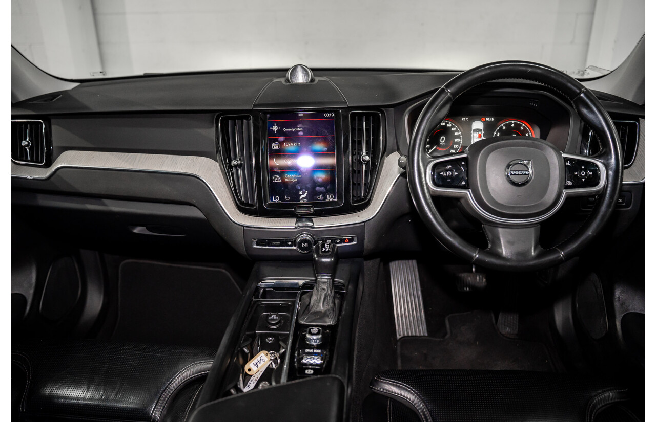 11/2017 Volvo XC60 T5 Inscription (AWD) 246 MY18 4d Wagon Ice White Turbo 2.0L