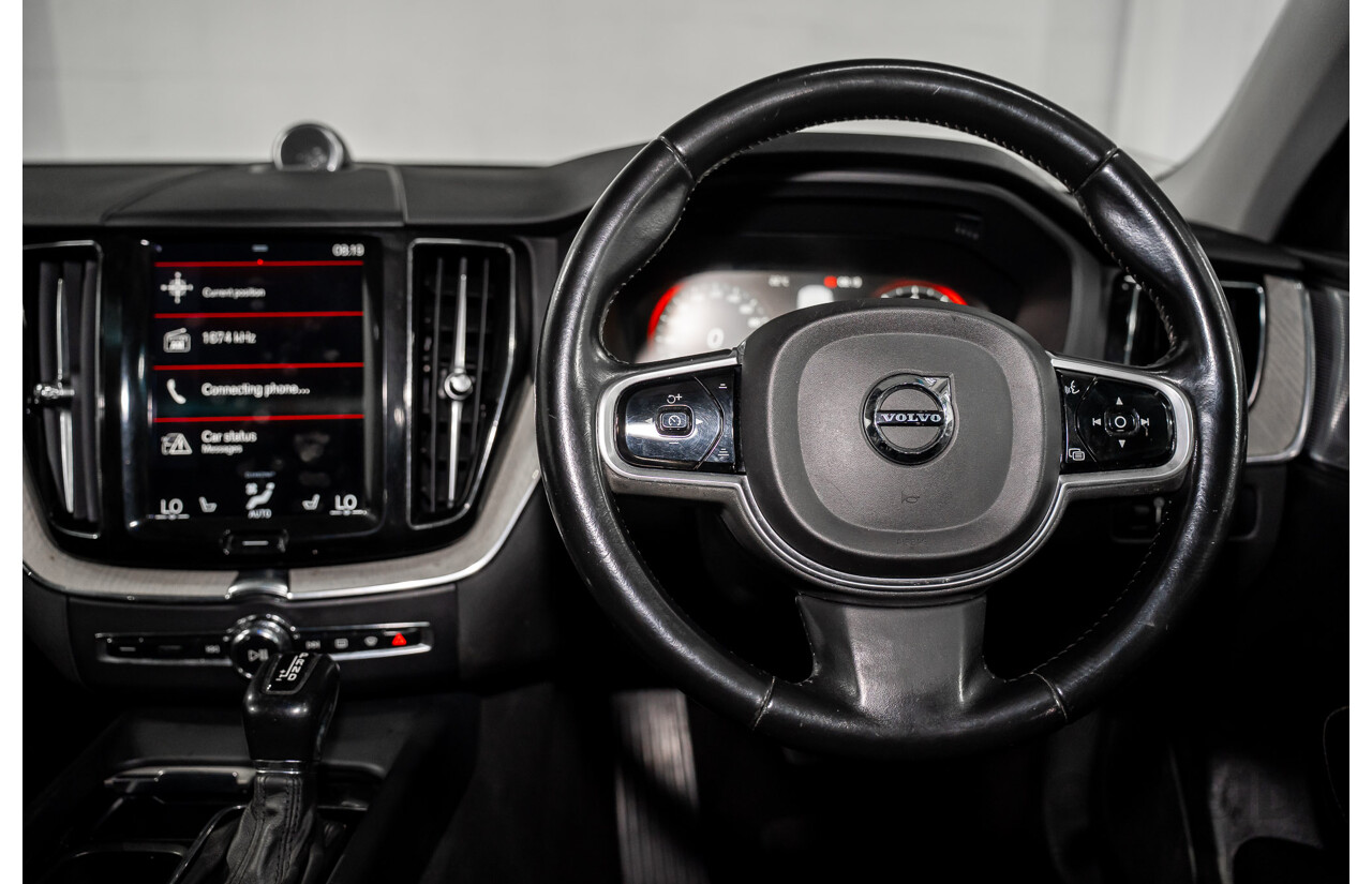 11/2017 Volvo XC60 T5 Inscription (AWD) 246 MY18 4d Wagon Ice White Turbo 2.0L