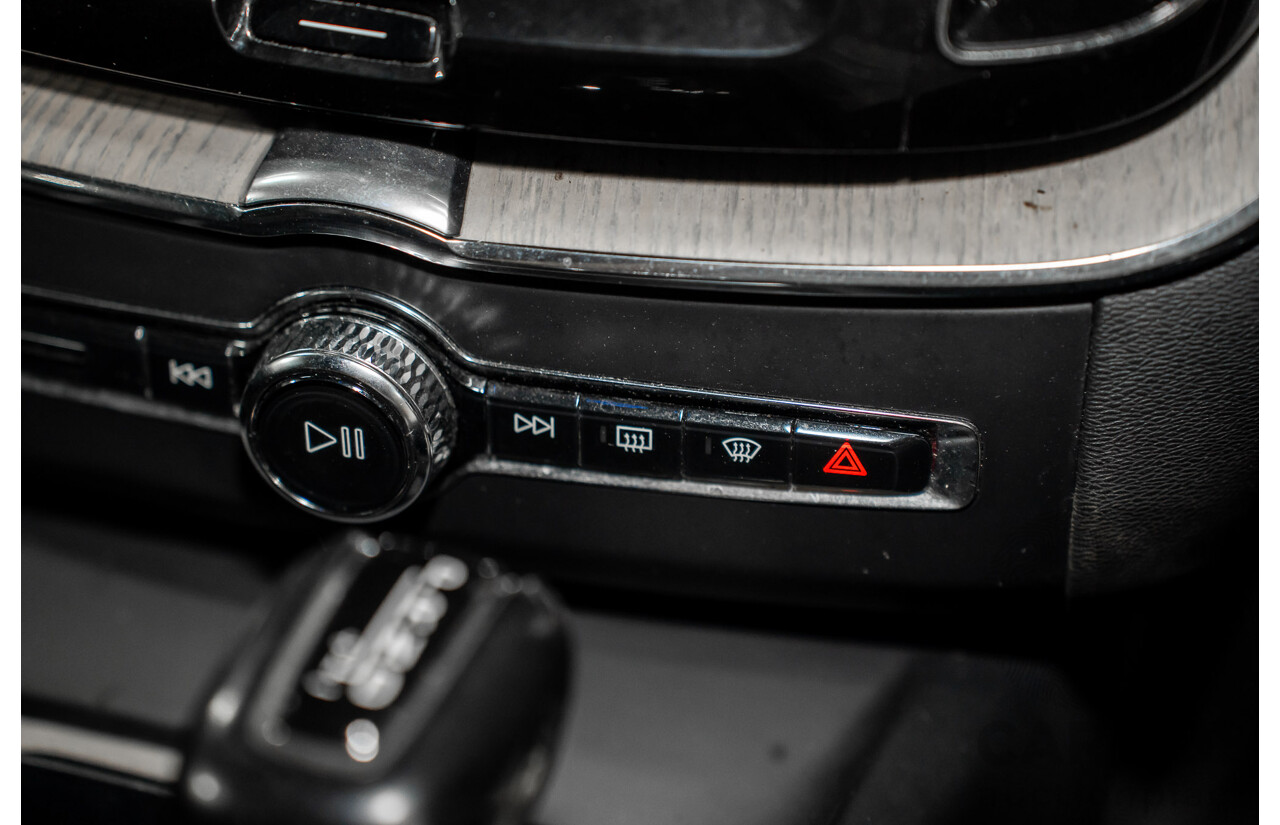 11/2017 Volvo XC60 T5 Inscription (AWD) 246 MY18 4d Wagon Ice White Turbo 2.0L