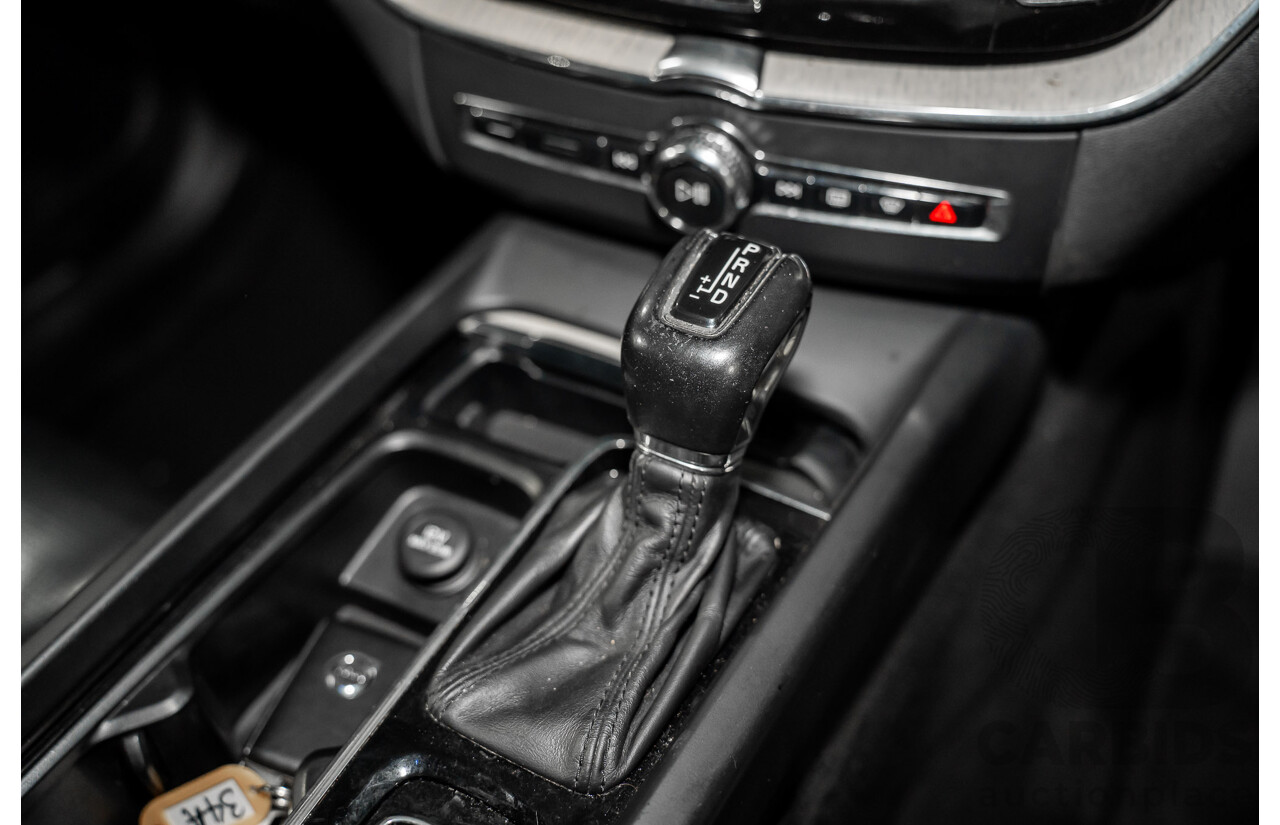 11/2017 Volvo XC60 T5 Inscription (AWD) 246 MY18 4d Wagon Ice White Turbo 2.0L