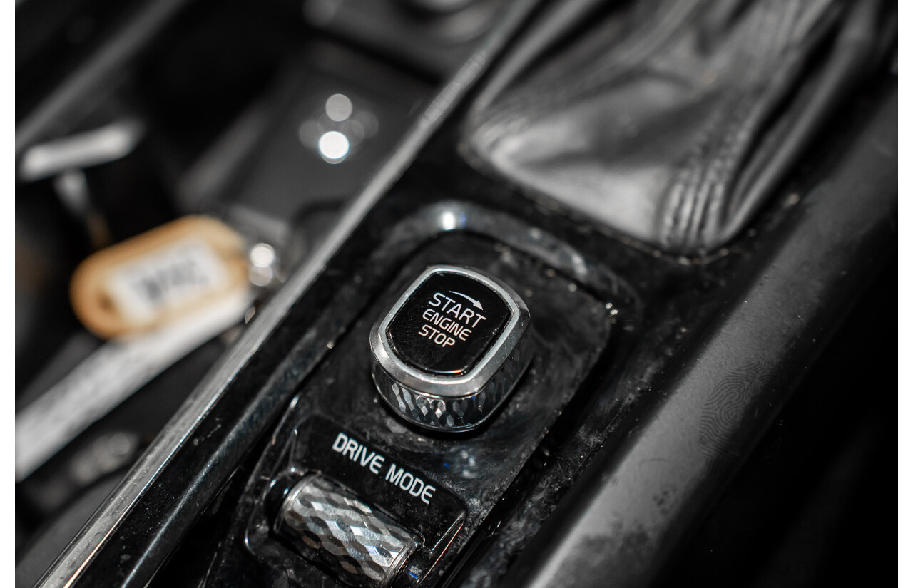 11/2017 Volvo XC60 T5 Inscription (AWD) 246 MY18 4d Wagon Ice White Turbo 2.0L