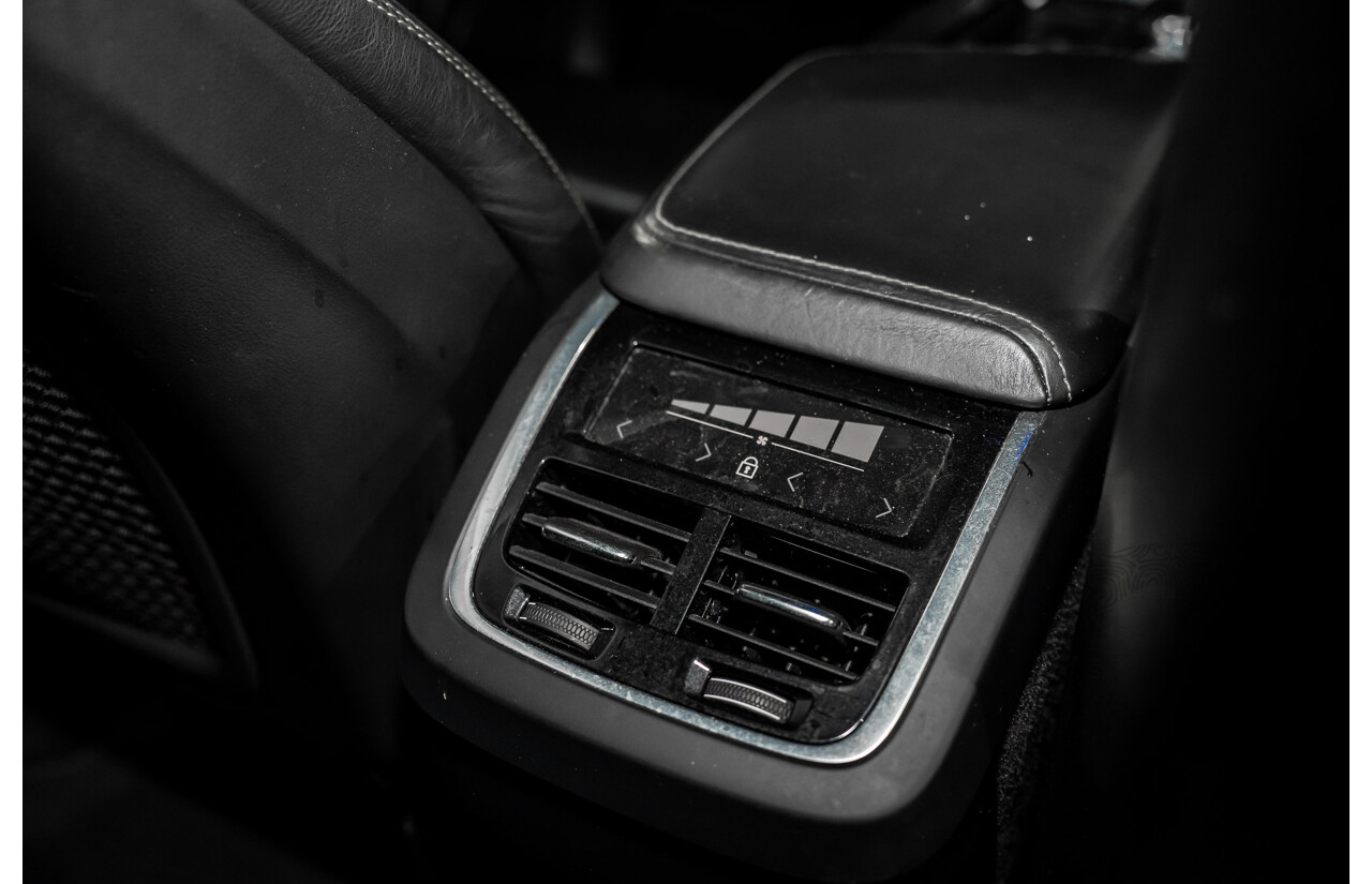 11/2017 Volvo XC60 T5 Inscription (AWD) 246 MY18 4d Wagon Ice White Turbo 2.0L