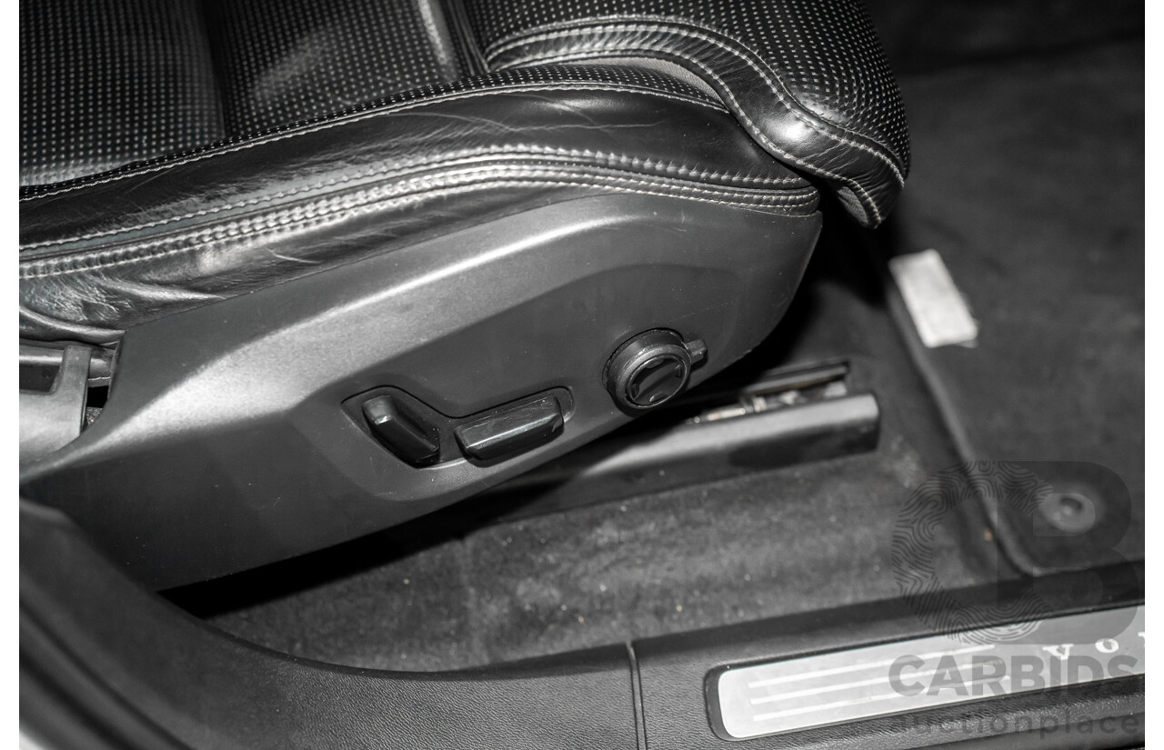 11/2017 Volvo XC60 T5 Inscription (AWD) 246 MY18 4d Wagon Ice White Turbo 2.0L