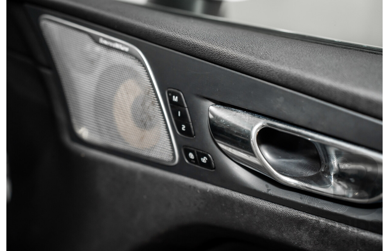 11/2017 Volvo XC60 T5 Inscription (AWD) 246 MY18 4d Wagon Ice White Turbo 2.0L