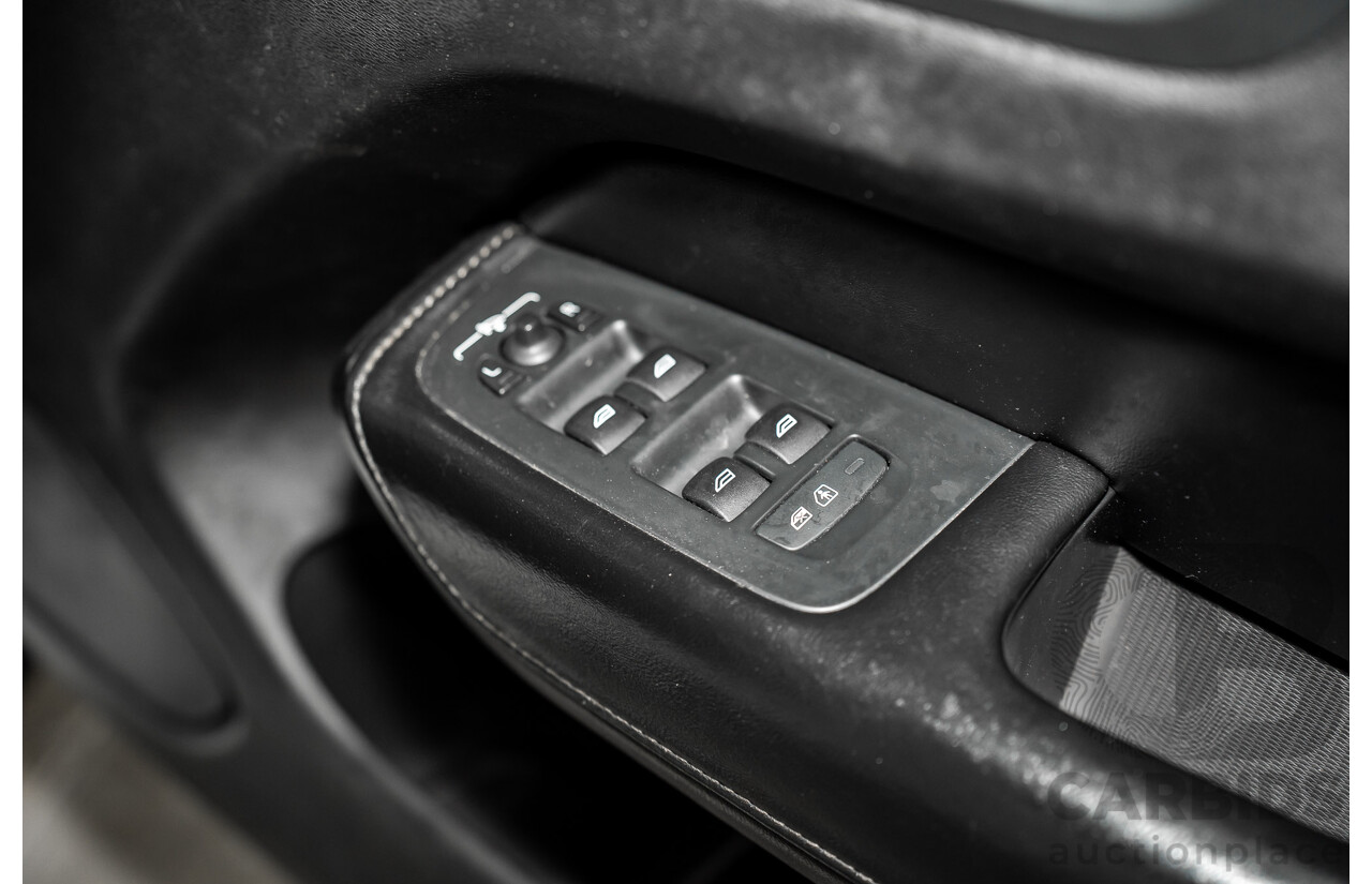 11/2017 Volvo XC60 T5 Inscription (AWD) 246 MY18 4d Wagon Ice White Turbo 2.0L