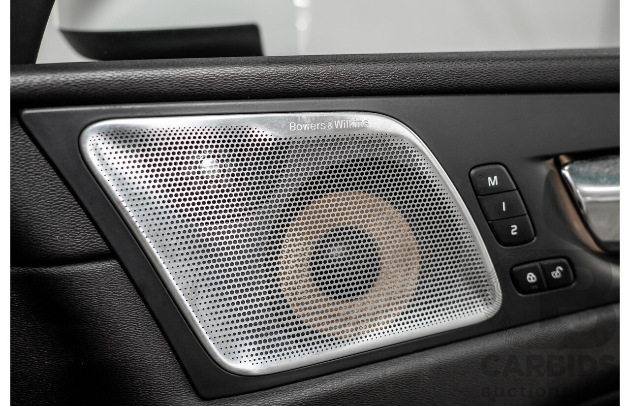 11/2017 Volvo XC60 T5 Inscription (AWD) 246 MY18 4d Wagon Ice White Turbo 2.0L