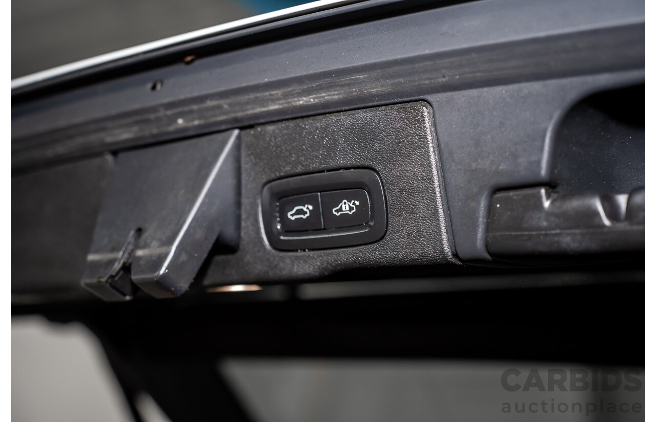 11/2017 Volvo XC60 T5 Inscription (AWD) 246 MY18 4d Wagon Ice White Turbo 2.0L