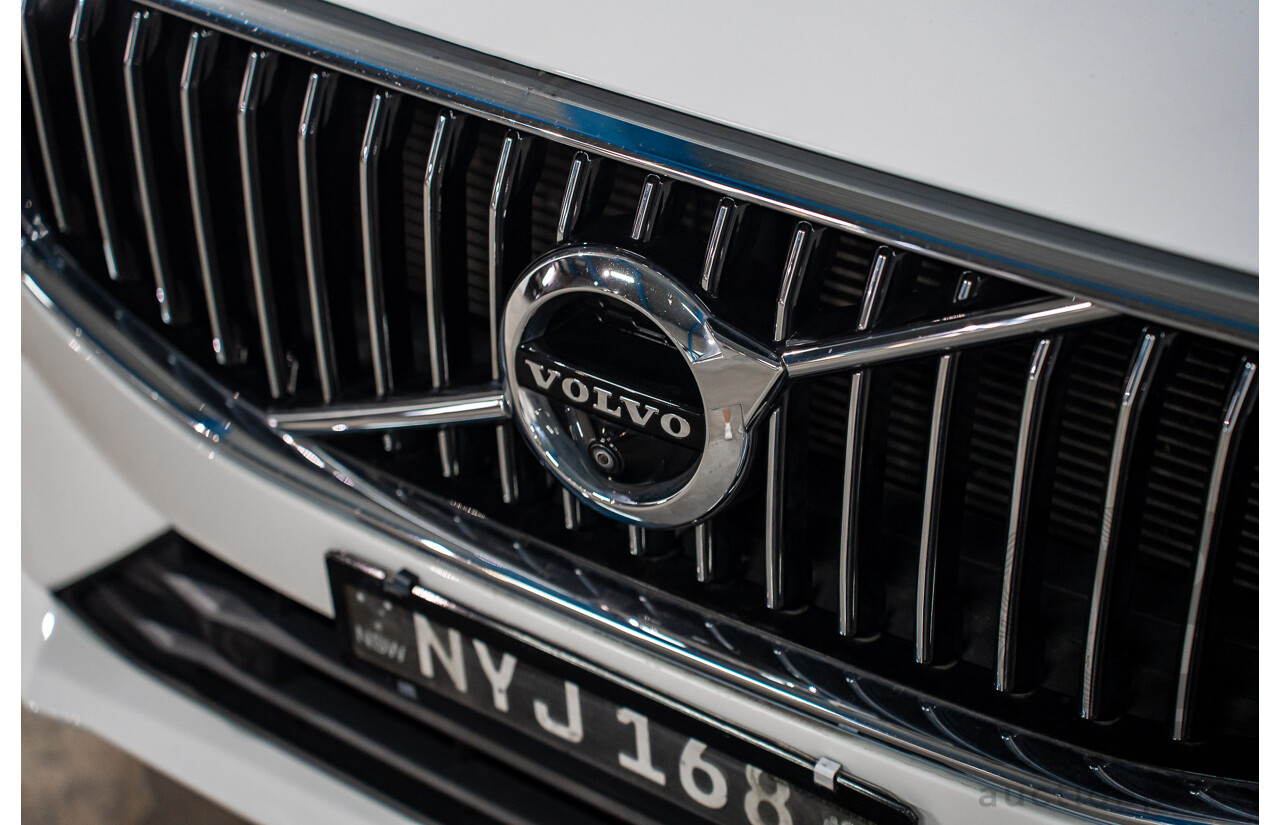 11/2017 Volvo XC60 T5 Inscription (AWD) 246 MY18 4d Wagon Ice White Turbo 2.0L