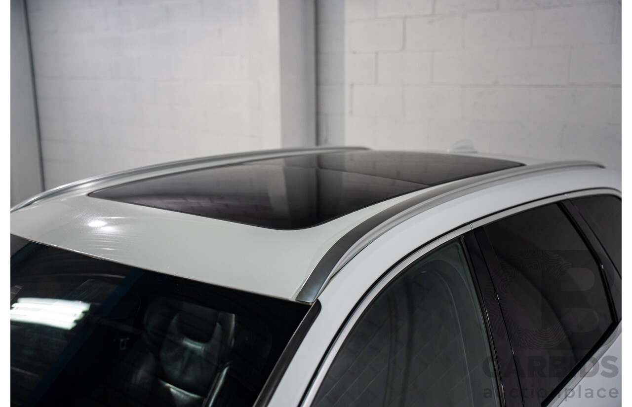 11/2017 Volvo XC60 T5 Inscription (AWD) 246 MY18 4d Wagon Ice White Turbo 2.0L