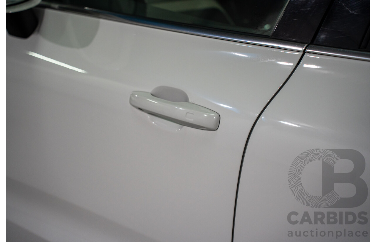 11/2017 Volvo XC60 T5 Inscription (AWD) 246 MY18 4d Wagon Ice White Turbo 2.0L