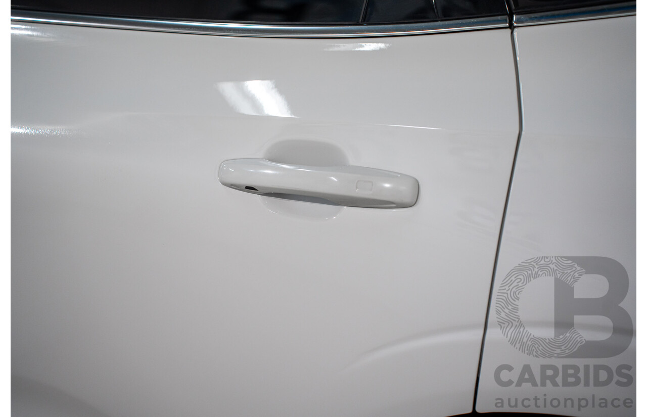 11/2017 Volvo XC60 T5 Inscription (AWD) 246 MY18 4d Wagon Ice White Turbo 2.0L