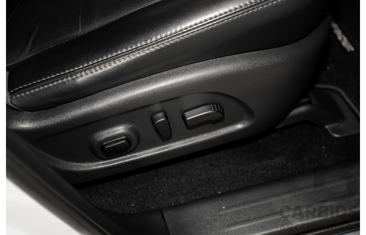 03/2019 Nissan Pathfinder ST-L (FWD) R52 MY19 Series III 4d Wagon Pearl White V6 3.5L