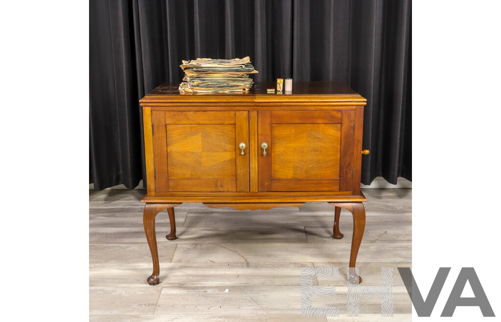 Vintage Claritone Gramophone in Cabinet