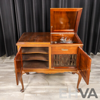 Vintage Claritone Gramophone in Cabinet