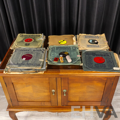 Vintage Claritone Gramophone in Cabinet