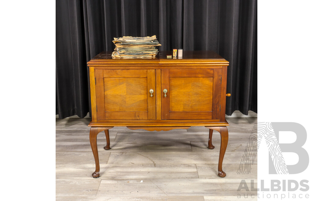 Vintage Claritone Gramophone in Cabinet