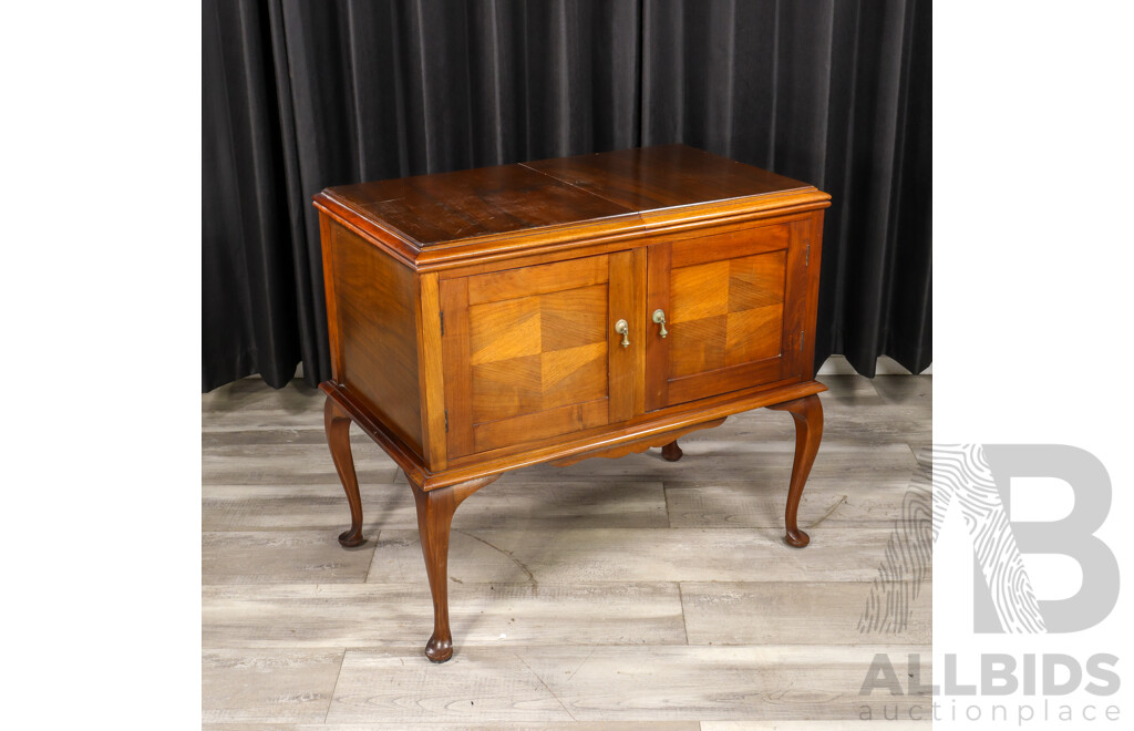 Vintage Claritone Gramophone in Cabinet