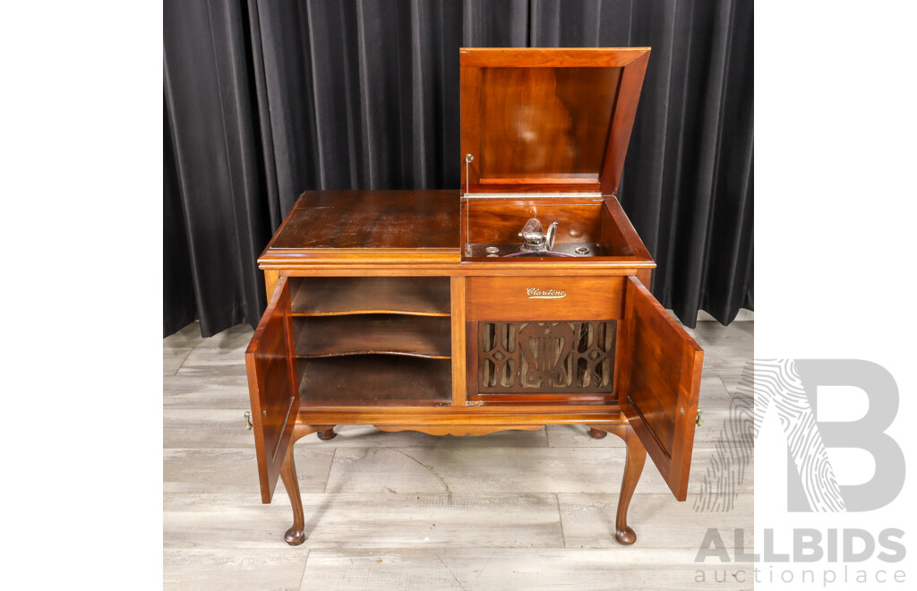 Vintage Claritone Gramophone in Cabinet