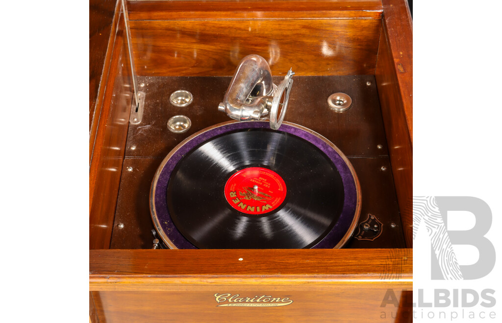 Vintage Claritone Gramophone in Cabinet