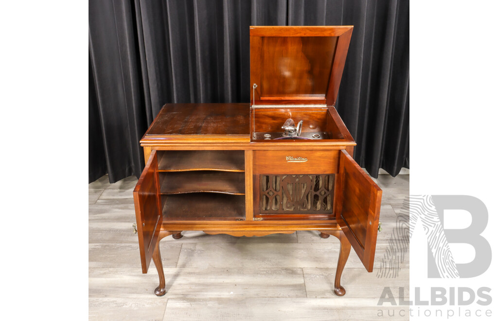 Vintage Claritone Gramophone in Cabinet
