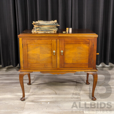 Vintage Claritone Gramophone in Cabinet