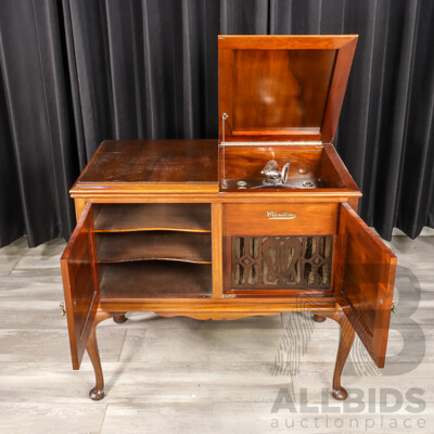 Vintage Claritone Gramophone in Cabinet