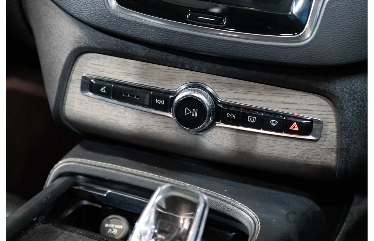 09/2021 Volvo XC90 B6 Inscription MHEV (AWD) 256 MY22 4d Wagon Bright Silver Metallic Twincharged Mild Hybrid 2.0L - 7 Seater