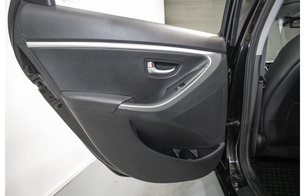 6/2014 Hyundai i30 Premium GD MY14 5D Hatchback Phantom Black Pearl 1.8L