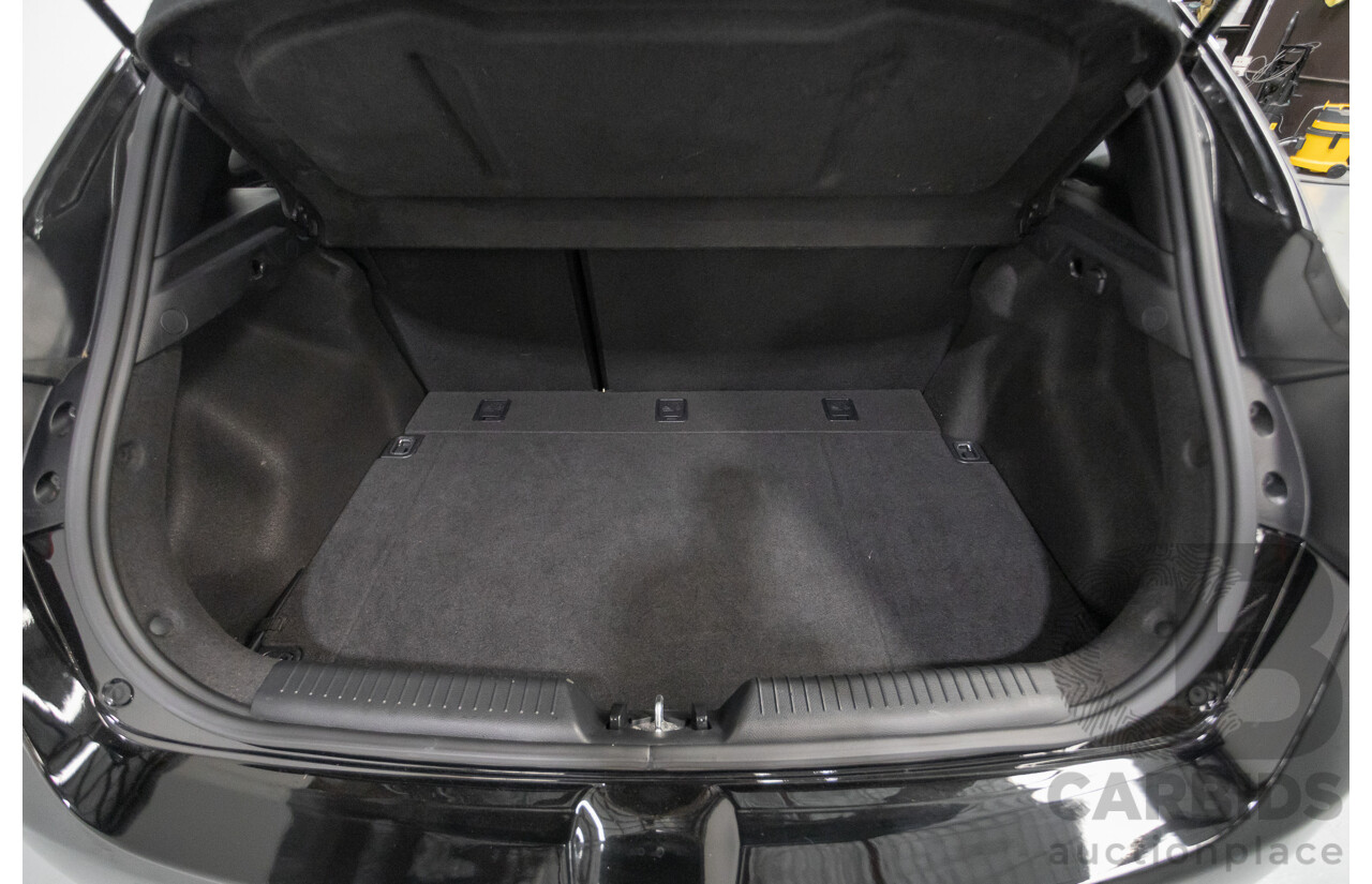 6/2014 Hyundai i30 Premium GD MY14 5D Hatchback Phantom Black Pearl 1.8L