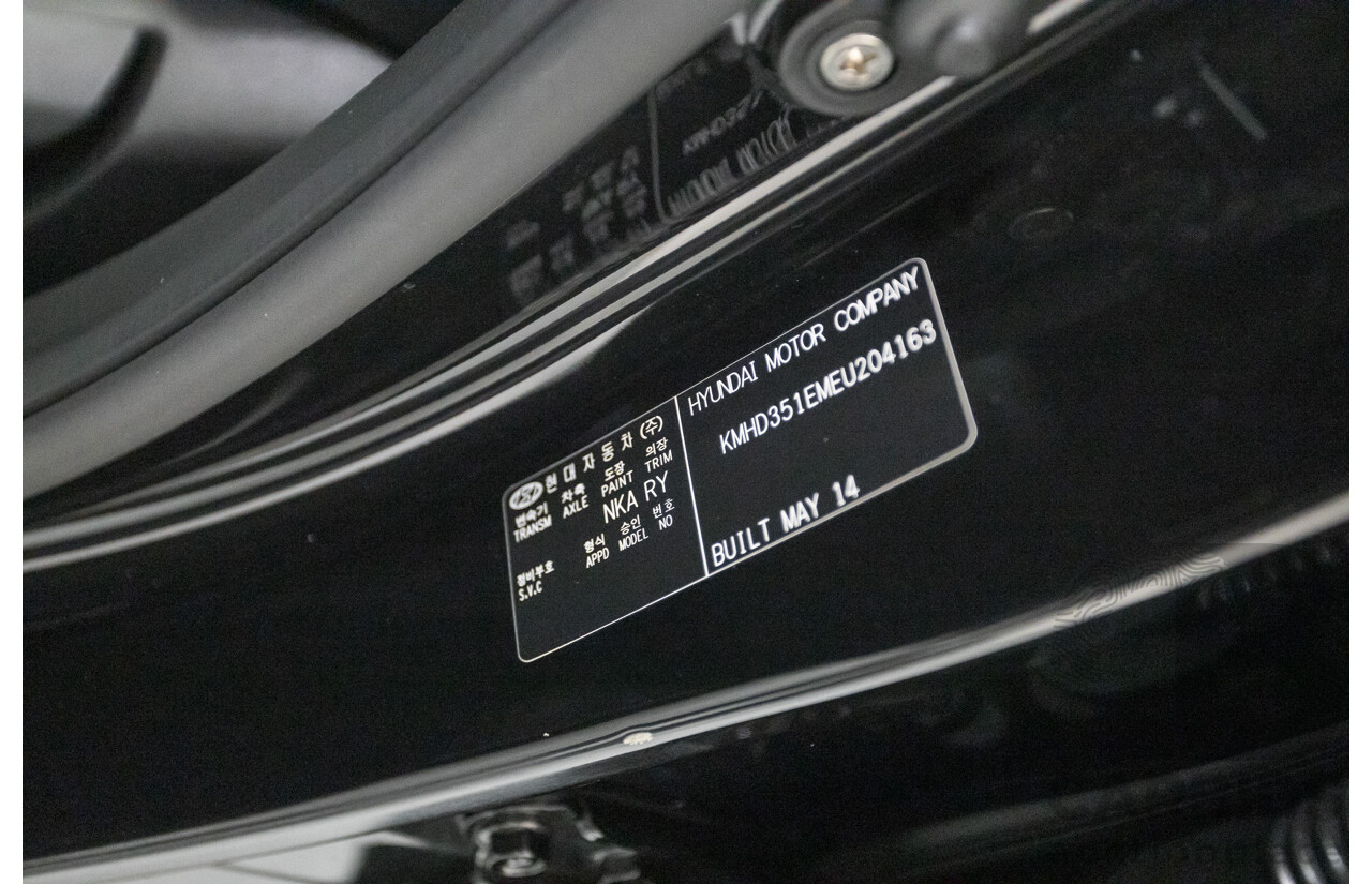 6/2014 Hyundai i30 Premium GD MY14 5D Hatchback Phantom Black Pearl 1.8L