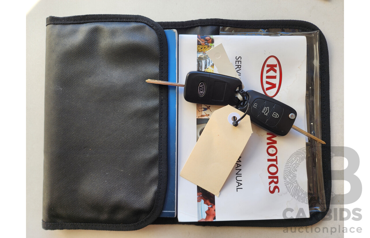 10/2011 Kia RIO S UB 5d Hatchback Blue 1.4L