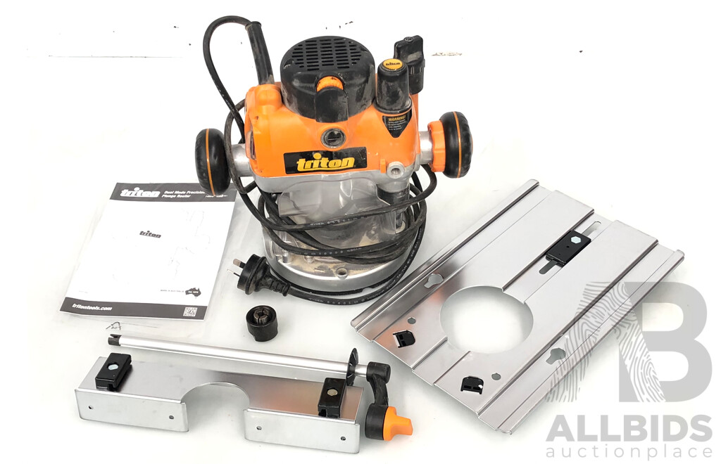 Triton 1400 Watt Dual Mode Precision Plunge Router