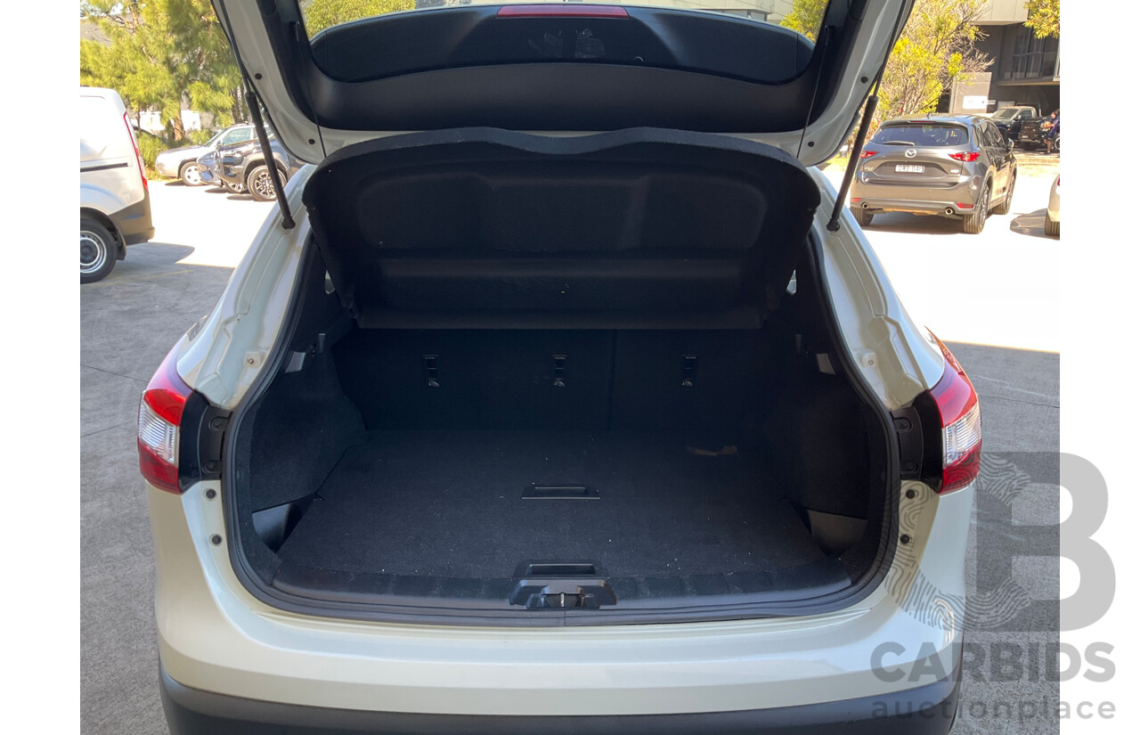 4/2016 Nissan Qashqai TI (4x2) J11 4d Wagon White 2.0L