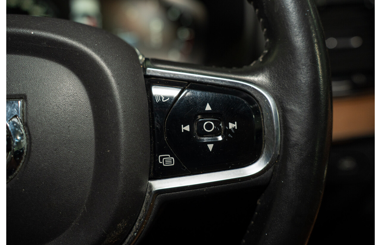 01/2016 Volvo XC90 D5 2.0 Inscription (AWD) 256 MY16 4d Wagon Ice White Turbo Diesel 2.0L