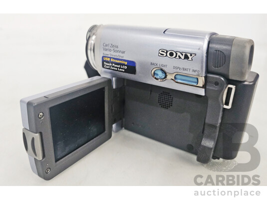 Sony (DCR-TRV19E) Digital Video Camera Recorder