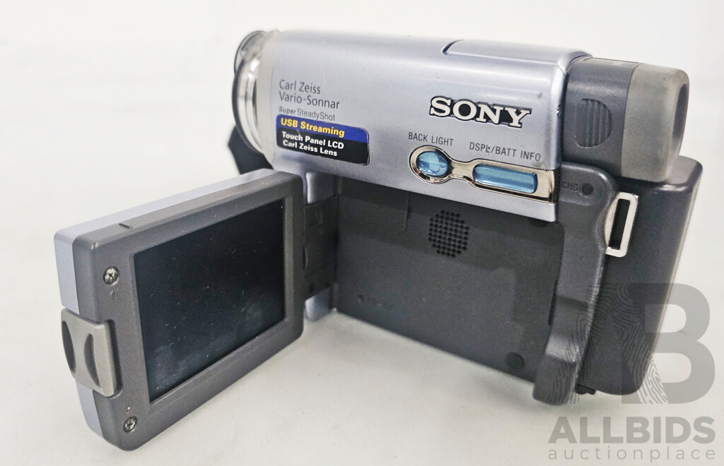 Sony (DCR-TRV19E) Digital Video Camera Recorder