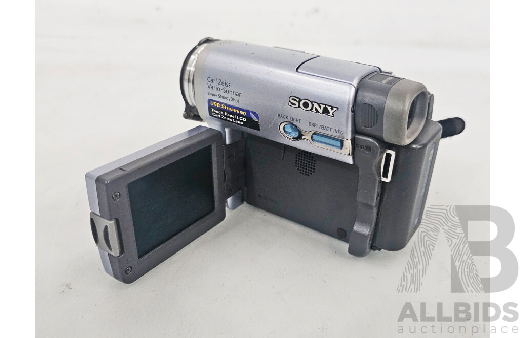 Sony (DCR-TRV19E) Digital Video Camera Recorder