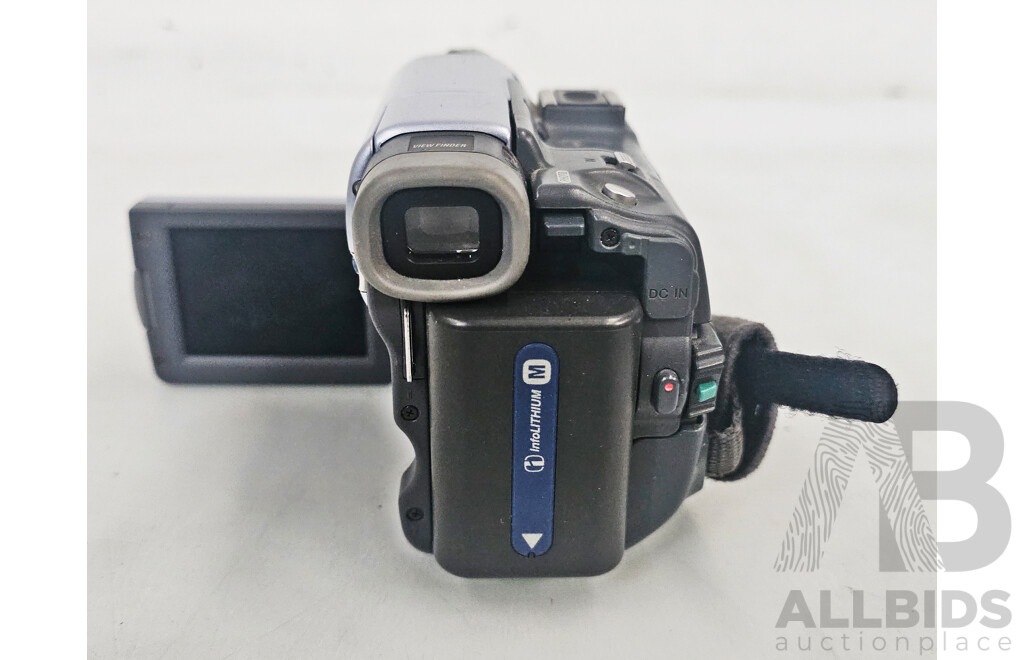 Sony (DCR-TRV19E) Digital Video Camera Recorder