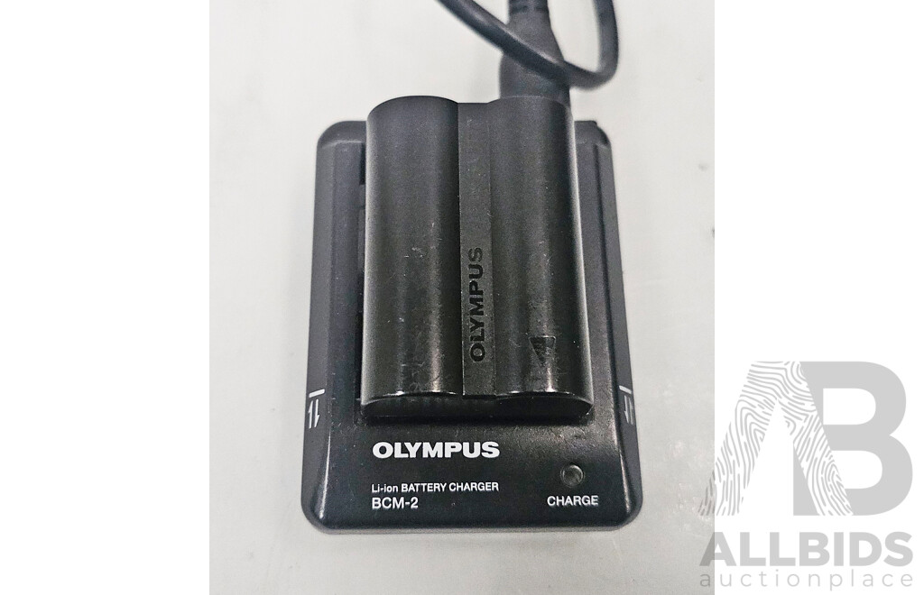 Olympus (C-5060) Camedia Wide Zoom Camera