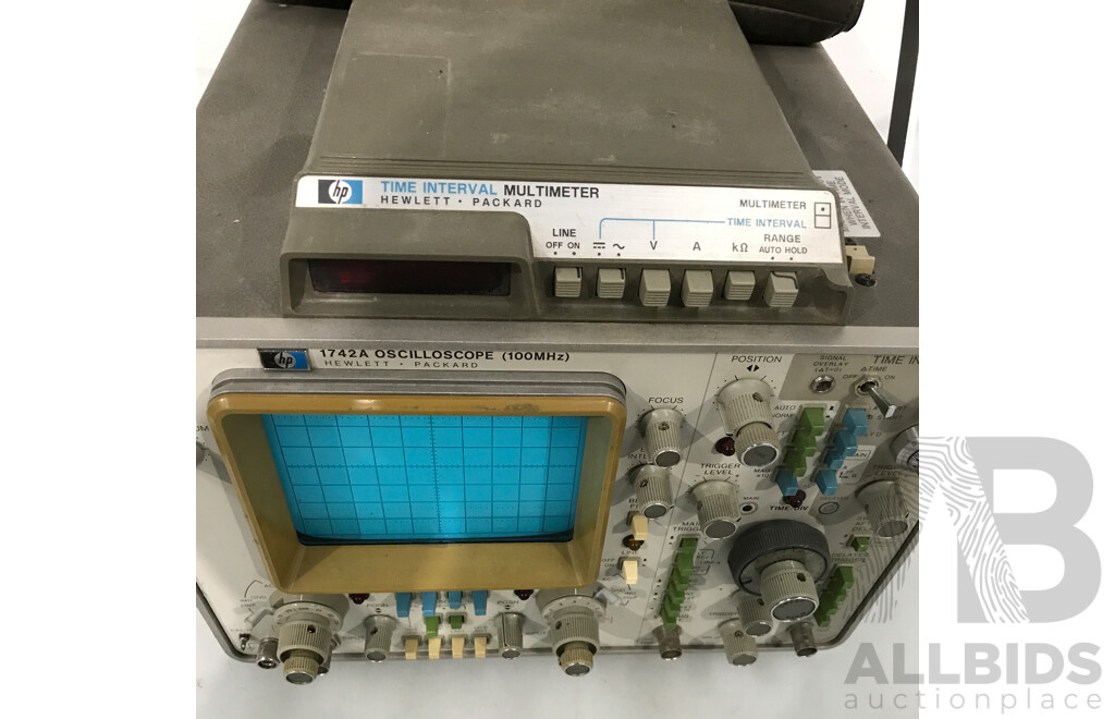 HP 1742A Oscilloscope with Integrated Multimeter
