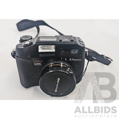 Olympus (C-5060) Camedia Wide Zoom Camera