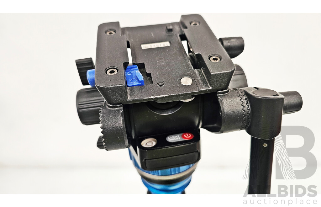 Benro (A3883T) Aero7 Reverse-Folding Travel Video Tripod Kit