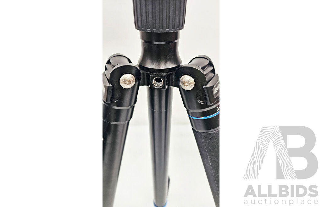 Benro (A3883T) Aero7 Reverse-Folding Travel Video Tripod Kit