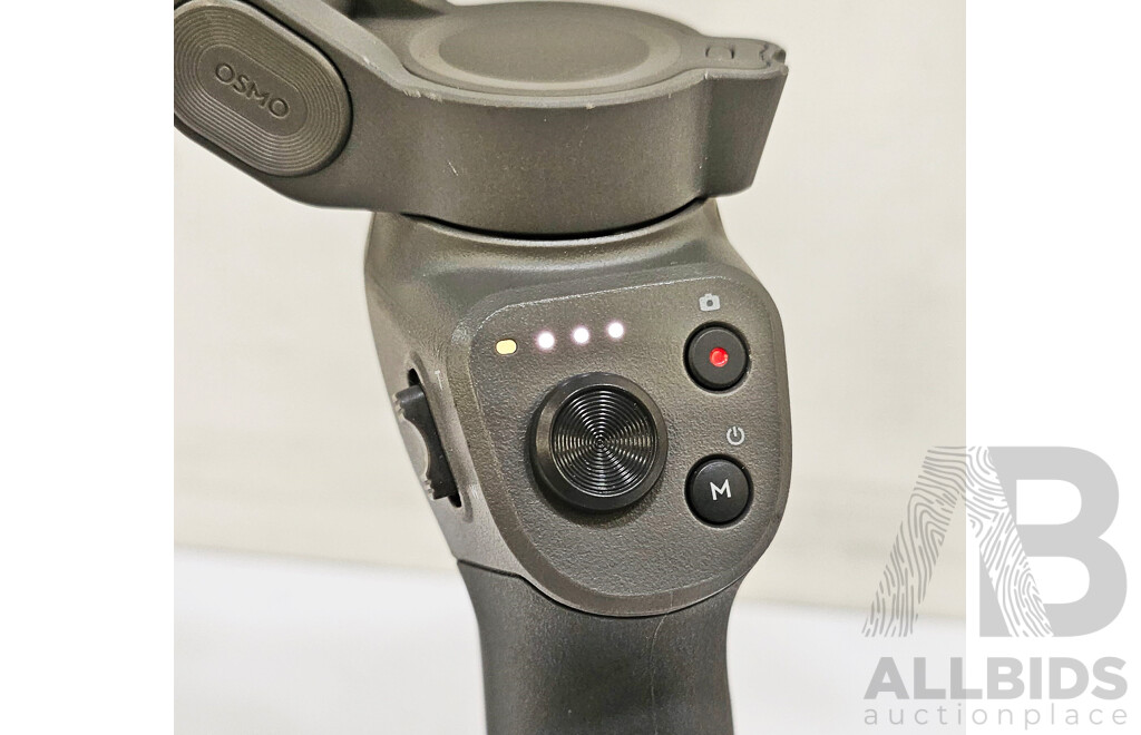DJI  (OF100) Osmo Mobile 3 Handheld Gimbal