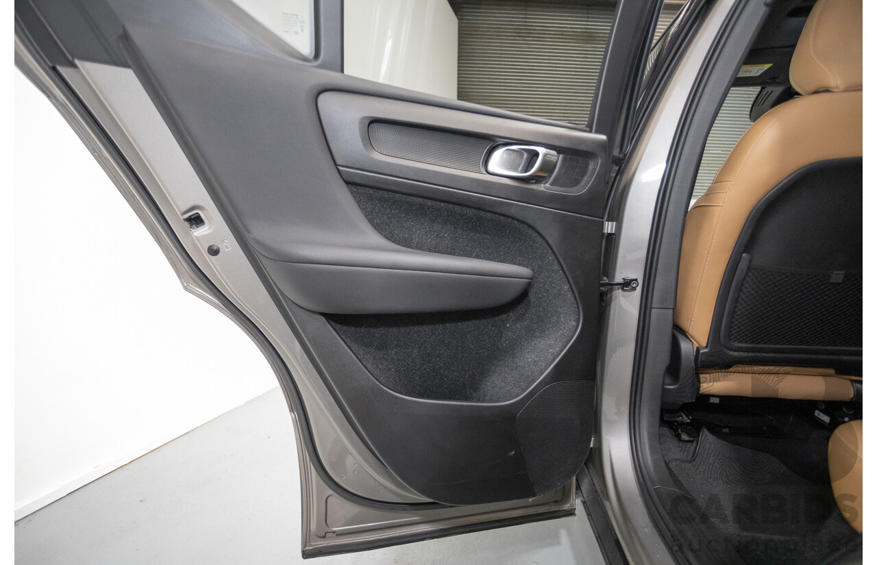 10/2019 Volvo XC40 T4 Inscription (AWD) 536 MY20 4D Wagon Pebble Grey Metallic Turbo 2.0L