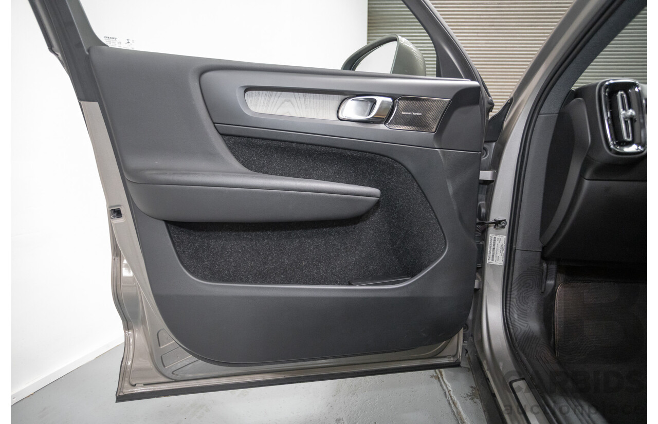 10/2019 Volvo XC40 T4 Inscription (AWD) 536 MY20 4D Wagon Pebble Grey Metallic Turbo 2.0L