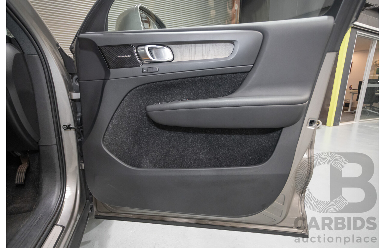 10/2019 Volvo XC40 T4 Inscription (AWD) 536 MY20 4D Wagon Pebble Grey Metallic Turbo 2.0L