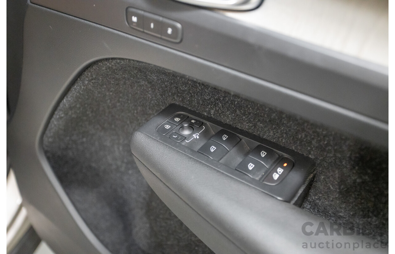 10/2019 Volvo XC40 T4 Inscription (AWD) 536 MY20 4D Wagon Pebble Grey Metallic Turbo 2.0L